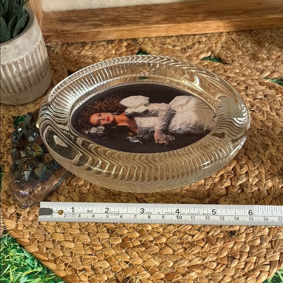 Mikasa Crystal Oval Picture Frame with Ribbed Accents - Picture 12 of 13